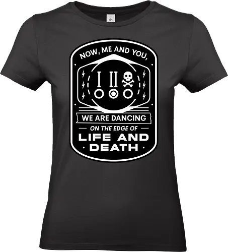 Facing The Dealer - buckshot roulette, the dealer, indie game, gaming, gamer, video games, horror, terror, survival, shotgun, geek, nerd, creature, life, death,  - Standard T-Shirt (Frauen)