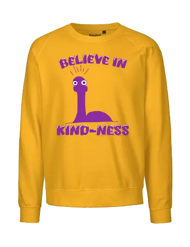 Believe in Kind-Ness (Glaube an Freundlichkeit) - Freundlichkeit, Nessie, Loch Ness, Cartoon, Design, Positivität, skurril, Humor, süß, einzigartig, lustig, Monster, Seeungeheuer, mystisch, mysteriös, guter Vibe, Spaß, Botschaft, Comic, niedlich, fantasievoll, Schottland, Legende, Kreatur, fröhlich, cryptid, kawaii, cute - Fairtrade Sweatshirt