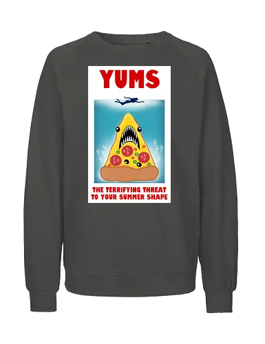 Yums - pizza, hai, parodie, filmplakat, sommerfigur, jaws, lustiges design, cartoon, nostalgisch, retro-stil, kawaii, monsterpizza, popkultur, humor, kreative kunst, fast food, strandstimmung, comicstil, kultfilm, spaß, summer - Fairtrade Sweatshirt