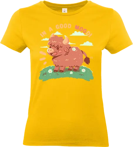 In a good MOOd - cow, happy, cute animal, highland cow, funny, good mood, kawaii, wholesome, cute cow, happy highland cow, brown cow, Scotland, Scottish, soft colours, soft art style, Kuh, glücklich, niedliches Tier, Hochlandkuh, lustig, gute Laune, gesund, niedliche Kuh, glückliche Hochlandkuh, braune Kuh, Schottland, schottisch, weiche Farben, weicher Kunststil - Standard T-Shirt (Frauen)