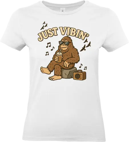 Just Vibin - bigfoot, relaxing, music, drink, chill, birds, text, vibe, outdoors, peaceful. - Standard T-Shirt (Frauen)