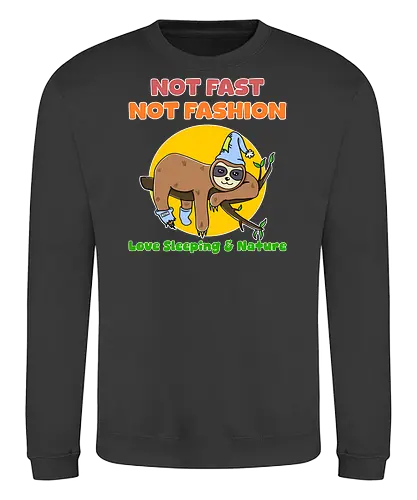Not Fast Not Fashion Sloth (Nicht Schnell Nicht Mode Faultier) - pyjama, nachtmütze, faultier, faul, schläfer, natur, schlafanzug, slow life, eco humor, schlafenszeit, süßes tier, naturfreund, entspannt, bequem, nicht schnell, cartoon faultier, chillig, müde, waldtier, slow fashion witz, faultier shirt, introvertiert, wildtier, sarkastisch, lustiges faultier - Sweatshirt
