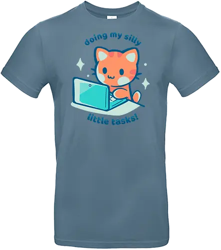 Doing my Silly Little Tasks - silly tasks, cat typing, cute work, kawaii cat, work from home, productivity, funny office, dumme Aufgaben, Katze tippt, niedliche Arbeit, kawaii Katze, Arbeit von zu Hause, Produktivität, lustiges Büro, gemütlicher Kern, pastellfarbene Katze - Standard T-Shirt