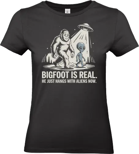 Bigfoot is real. He just hangs with aliens now - bigfoot, alien, ufo, humor, forest, illustration, conspiracy, friendship, light beam, extraterrestrial - Standard T-Shirt (Frauen)