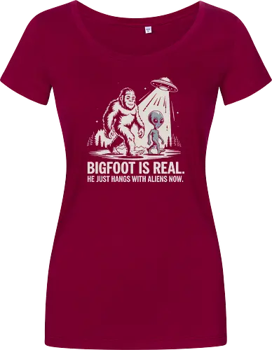 Bigfoot is real. He just hangs with aliens now