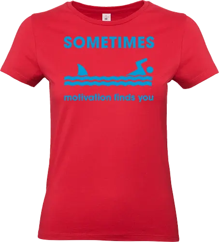 Sometimes Motivation Finds You" Funny Shark Swimmer Art - Motivation, funny quote, shark, swimmer, funny motivation, sometimes motivation finds you, shark fin, humor, witty, sarcastic, scary, funny saying, workout, swimming, joke, funny typography, humorous gift, relatable, dark humor, playful - Standard T-Shirt (Frauen)