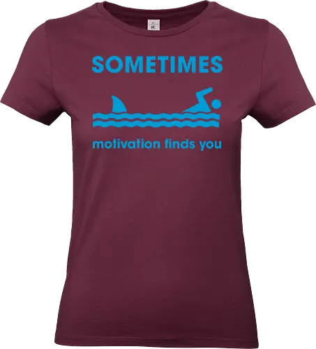 Sometimes Motivation Finds You" Funny Shark Swimmer Art - Motivation, funny quote, shark, swimmer, funny motivation, sometimes motivation finds you, shark fin, humor, witty, sarcastic, scary, funny saying, workout, swimming, joke, funny typography, humorous gift, relatable, dark humor, playful - Standard T-Shirt (Frauen)