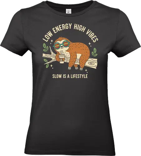 Low Energy High Vibes Sloth - Sloth, low energy high vibes, slow is a lifestyle, introvert, chill vibes, coffee sloth, retro sunglasses, cute animal, minimalist, humorous, t-shirt design, art print, lazy, aesthetic, cozy, coffee lover. - Standard T-Shirt (Frauen)