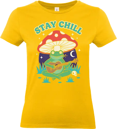 Stay Chill Frog Troubadour - Stay Chill, chill frog, frog playing ukulele, cottagecore, whimsical, retro art, mushroom frog, Amanita Muscaria, nature art, t-shirt design, art print, groovy, cool frog, animal musician, quirky humor - Standard T-Shirt (Frauen)