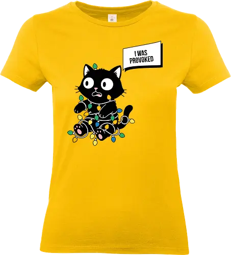  Christmas Cat: I Was Provoked - Tangled cat, I Was Provoked, funny Christmas, black cat, Christmas lights, holiday humor, cat lover gift, t-shirt design, art print, festive mayhem, sarcastic cat, cute animal, mischievous, relatable - Standard T-Shirt (Frauen)