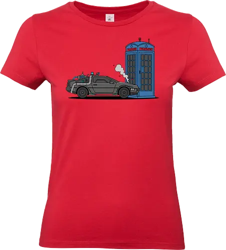 Time Machine Fender Bender - DeLorean vs. TARDIS - DeLorean, TARDIS, Doctor, Future, time machine, sci-fi mashup, crossover art, geek apparel, 80s movies, whovian gift, Marty McFly, The Doctor, police box, time travel parody, geeky t-shirt, flux capacitor, nerding out - Standard T-Shirt (Frauen)