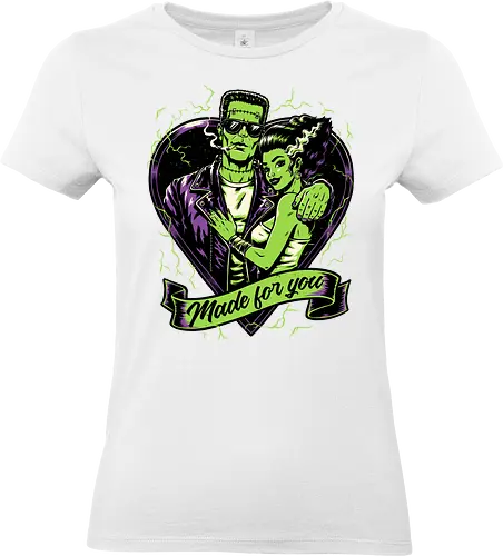 Frankenstein Monster Love - Science Fiction, Science, Halloween, Frankenstein, Bride Of Frankenstein, Bride, Cool, Couple, Love, Monsters, Monster, Spooky, Classic Horror, Horror, Gothic Horror, Folk Horror, Movies, Movie, Classic, Cult Classic, Creepy, Scary, Valentine's Day, Valentines Day, Valentines, Valentine - Standard T-Shirt (Frauen)