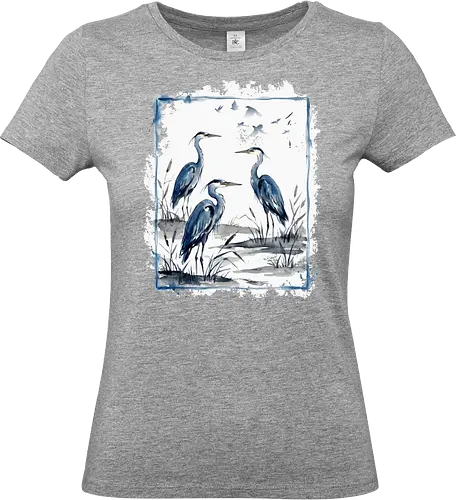 Minimalistischer Blaureiher – Japanische Aquarell Vogelkunst - Blaureiher, Reiher, Minimalismus, Japanische Kunst, Sumi-e, Aquarell, Vogelmotiv, Zen, Naturkunst, Asiatisches Design, Wildlife, Wandkunst, Ink Painting, Vogel Illustration, Japan Stil - Standard T-Shirt (Frauen)