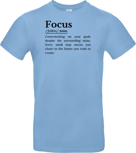 Fokus Definition Inspirierender Spruch Über Konzentration - Fokus Definition, Fokus Spruch, inspirierender Spruch, motivierender Spruch, Konzentration, Disziplin, Zielsetzung, persönliche Entwicklung, Selbstverbesserung, Produktivität Mindset, Erfolg Mindset, Entschlossenheit, Durchhaltevermögen, positive Einstellung, tägliche Motivation, Ehrgeiz, Achtsamkeit, Lebensmotivation, inspirierende Worte, Ziele erreichen, motivierende Typografie, minimalistisches Zitat, Growth Mindset, Selbstvertrauen Inspiration, ermutigende Botschaft - Standard T-Shirt