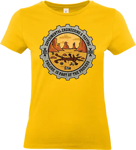 Experimental Engineering – Failure Is Part Of The Process - Ingenieur, Engineering, Cartoon, Coyote, Experiment, Failure, Tech, Humor, Lustig, Geschenk, Vintage Badge, Science, Erfinder, Geek, Nerd - Standard T-Shirt (Frauen)