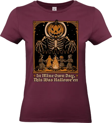 Halloween Medieval Dance - Halloween, Halloween Humor, Halloween Design, Halloween Art, Halloween Aesthetic, Halloween Pumpkin, Halloween Vibes, Spooky, Spooky Season, Creepy, Creepy Cute, Scary, Scary Art, Candy, Pumpkins, Pumpkin, Ghost, Jack-o-lantern, Jack O Lantern Design, Jack O Lantern, Witch, Skeleton, Skull, Forest, Dark, Night, Spirit, Dance, Dancing, Medieval - Standard T-Shirt (Frauen)