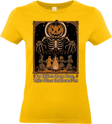 Halloween Medieval Dance - Halloween, Halloween Humor, Halloween Design, Halloween Art, Halloween Aesthetic, Halloween Pumpkin, Halloween Vibes, Spooky, Spooky Season, Creepy, Creepy Cute, Scary, Scary Art, Candy, Pumpkins, Pumpkin, Ghost, Jack-o-lantern, Jack O Lantern Design, Jack O Lantern, Witch, Skeleton, Skull, Forest, Dark, Night, Spirit, Dance, Dancing, Medieval - Standard T-Shirt (Frauen)