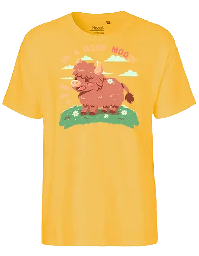In a good MOOd - cow, happy, cute animal, highland cow, funny, good mood, kawaii, wholesome, cute cow, happy highland cow, brown cow, Scotland, Scottish, soft colours, soft art style, Kuh, glücklich, niedliches Tier, Hochlandkuh, lustig, gute Laune, gesund, niedliche Kuh, glückliche Hochlandkuh, braune Kuh, Schottland, schottisch, weiche Farben, weicher Kunststil - Fairtrade T-Shirt