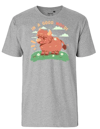 In a good MOOd - cow, happy, cute animal, highland cow, funny, good mood, kawaii, wholesome, cute cow, happy highland cow, brown cow, Scotland, Scottish, soft colours, soft art style, Kuh, glücklich, niedliches Tier, Hochlandkuh, lustig, gute Laune, gesund, niedliche Kuh, glückliche Hochlandkuh, braune Kuh, Schottland, schottisch, weiche Farben, weicher Kunststil - Fairtrade T-Shirt