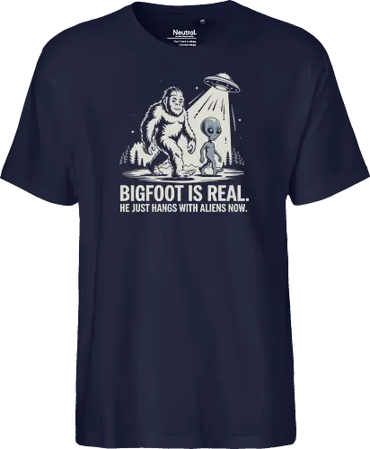 Bigfoot is real. He just hangs with aliens now