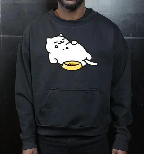 Gato Blanco Lleno de Comida