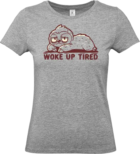 Woke up Tired - Faulheit, müde aufgewacht, Müde-Meme, lustige Müdigkeit, grumpy animal, morning struggles, sleep deprived, relatable humor, Humor rund ums Erschöpftsein, sloth, woke up tired, tired meme, funny tired, exhausted humor, sleepy animal, tired all day, burnout humor, low energy mood, introvert humor, funny lazy - Standard T-Shirt (Women)