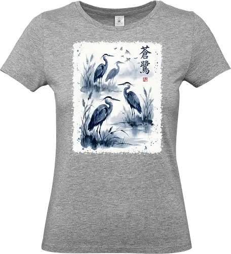 Blauer Kranich – Japanische Zen Aquarellkunst - Kranich, Japanischer Kranich, Sumi-e, Zen Kunst, Aquarell, Vogelkunst, Naturmotiv, Asiatische Kunst, Minimalismus, Wildlife, Wandkunst, Japan Stil, Tuschemalerei, Bird Art, Elegant - Standard T-Shirt (Women)