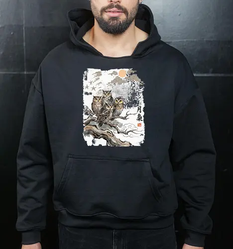 Japanische Eulen im Mondlicht – Vintage Sumi-e Naturkunst - Eule, Japanische Eule, Sumi-e, Mond, Vintage Kunst, Naturmotiv, Waldvogel, Zen Kunst, Tuschemalerei, Aquarell, Vogel Illustration, Japan Stil, Tierkunst, Asiatische Kunst, Wildlife - Cropped Hoodie