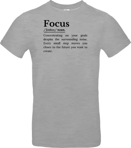 Fokus Definition Inspirierender Spruch Über Konzentration - Fokus Definition, Fokus Spruch, inspirierender Spruch, motivierender Spruch, Konzentration, Disziplin, Zielsetzung, persönliche Entwicklung, Selbstverbesserung, Produktivität Mindset, Erfolg Mindset, Entschlossenheit, Durchhaltevermögen, positive Einstellung, tägliche Motivation, Ehrgeiz, Achtsamkeit, Lebensmotivation, inspirierende Worte, Ziele erreichen, motivierende Typografie, minimalistisches Zitat, Growth Mindset, Selbstvertrauen Inspiration, ermutigende Botschaft - Standard T-Shirt