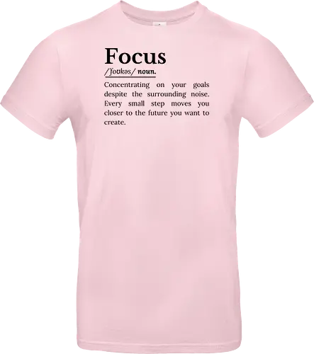 Fokus Definition Inspirierender Spruch Über Konzentration - Fokus Definition, Fokus Spruch, inspirierender Spruch, motivierender Spruch, Konzentration, Disziplin, Zielsetzung, persönliche Entwicklung, Selbstverbesserung, Produktivität Mindset, Erfolg Mindset, Entschlossenheit, Durchhaltevermögen, positive Einstellung, tägliche Motivation, Ehrgeiz, Achtsamkeit, Lebensmotivation, inspirierende Worte, Ziele erreichen, motivierende Typografie, minimalistisches Zitat, Growth Mindset, Selbstvertrauen Inspiration, ermutigende Botschaft - Standard T-Shirt