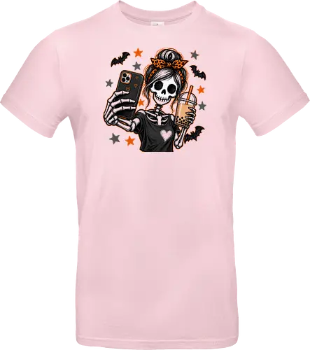 Skelett-Mädchen Selfie Boba Halloween - skelett mädchen, halloween, boba, bubble tea, selfie, kawaii, spooky, schädel, süß, lustig, kürbis, gruselig, halloween motiv, herbst - Standard T-Shirt